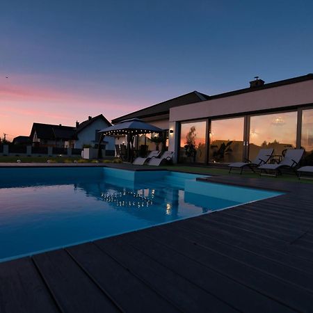 Dom Z Basenem I Jacuzzi Do 10 Osob Zator Willa Luxhouse Экстерьер фото