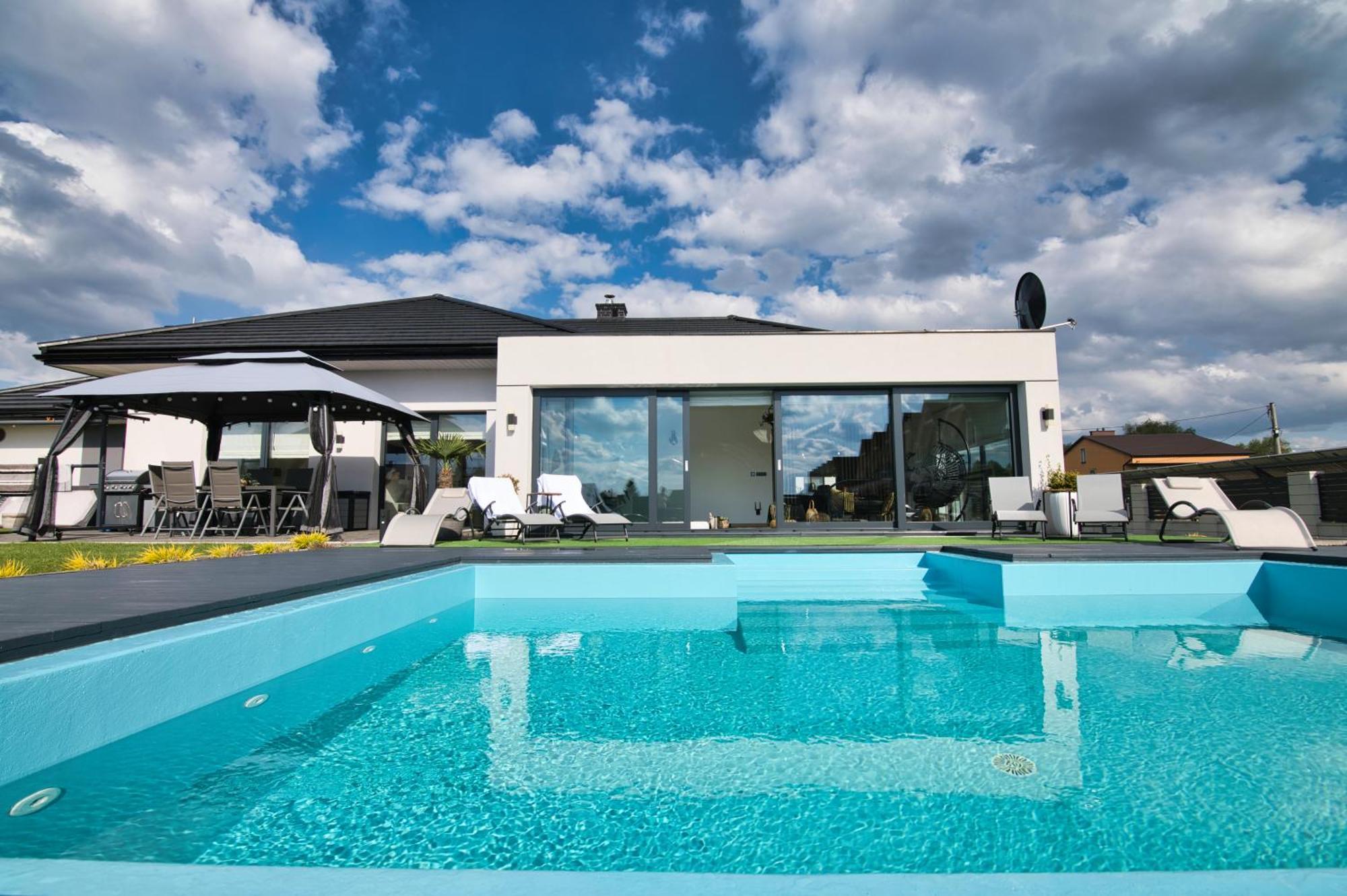 Dom Z Basenem I Jacuzzi Do 10 Osob Zator Willa Luxhouse Экстерьер фото
