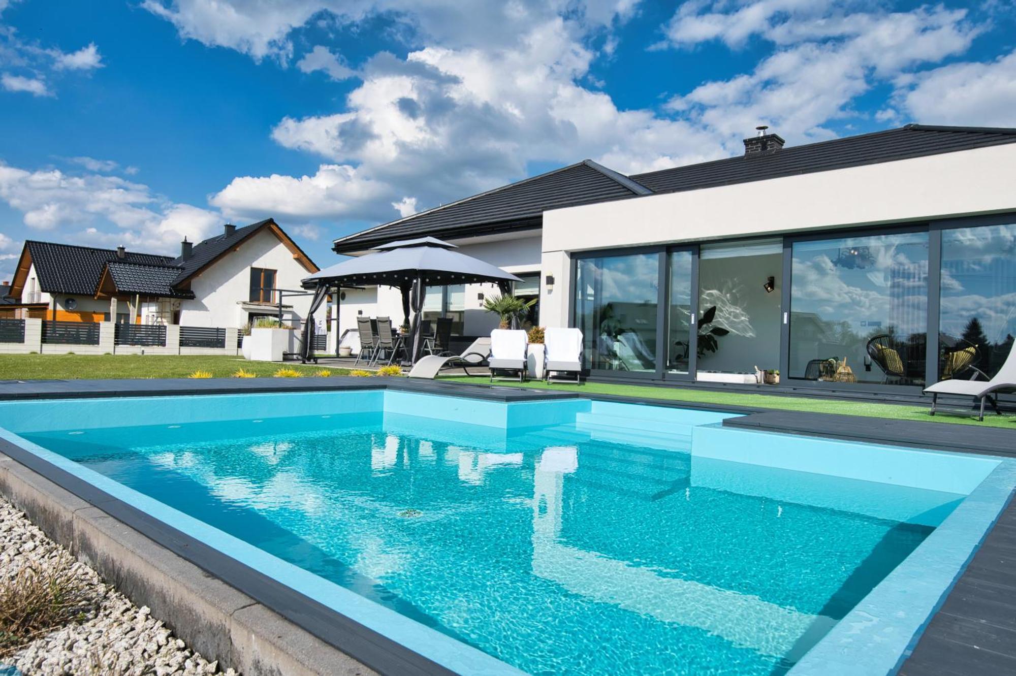 Dom Z Basenem I Jacuzzi Do 10 Osob Zator Willa Luxhouse Экстерьер фото