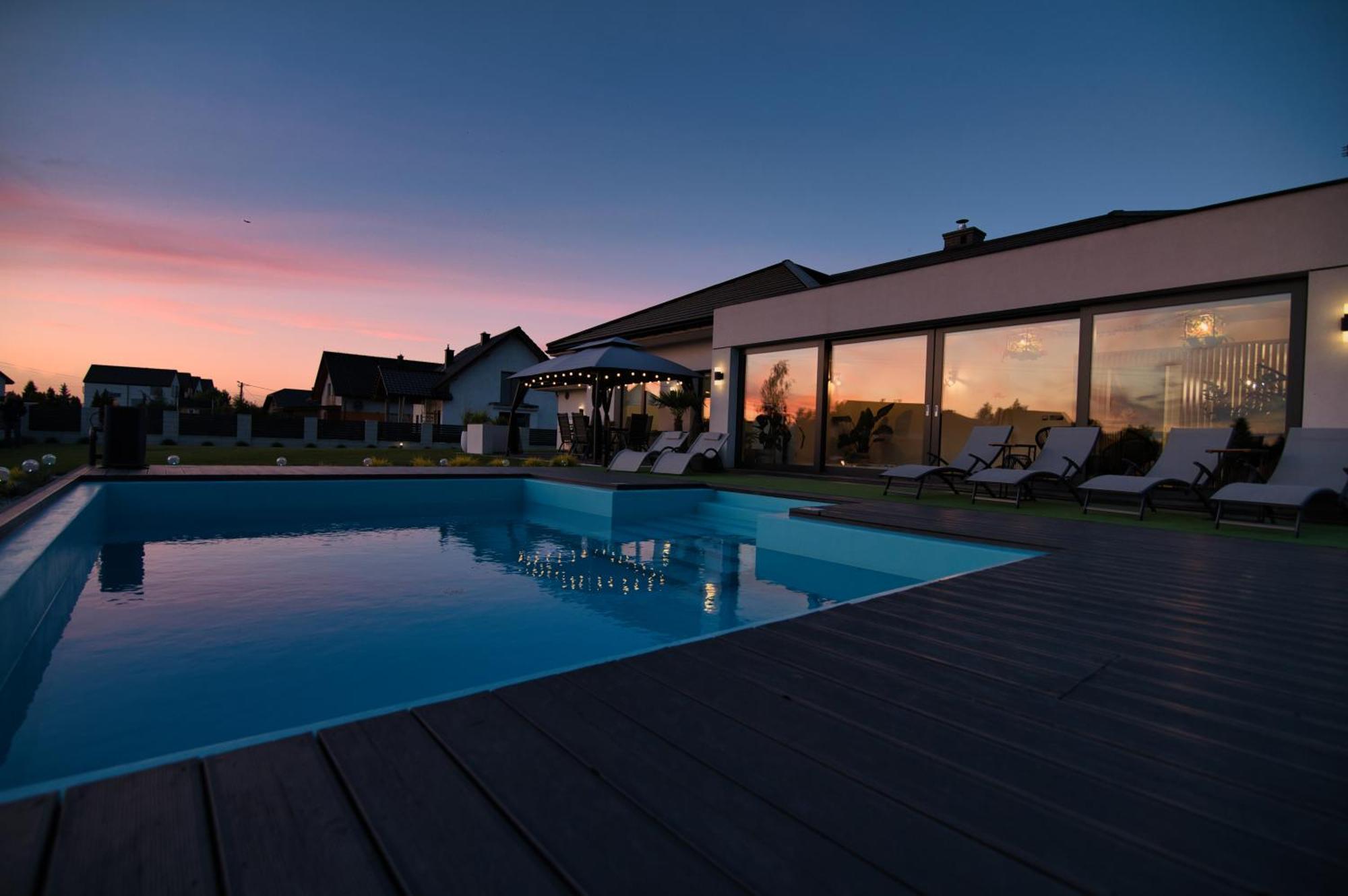 Dom Z Basenem I Jacuzzi Do 10 Osob Zator Willa Luxhouse Экстерьер фото