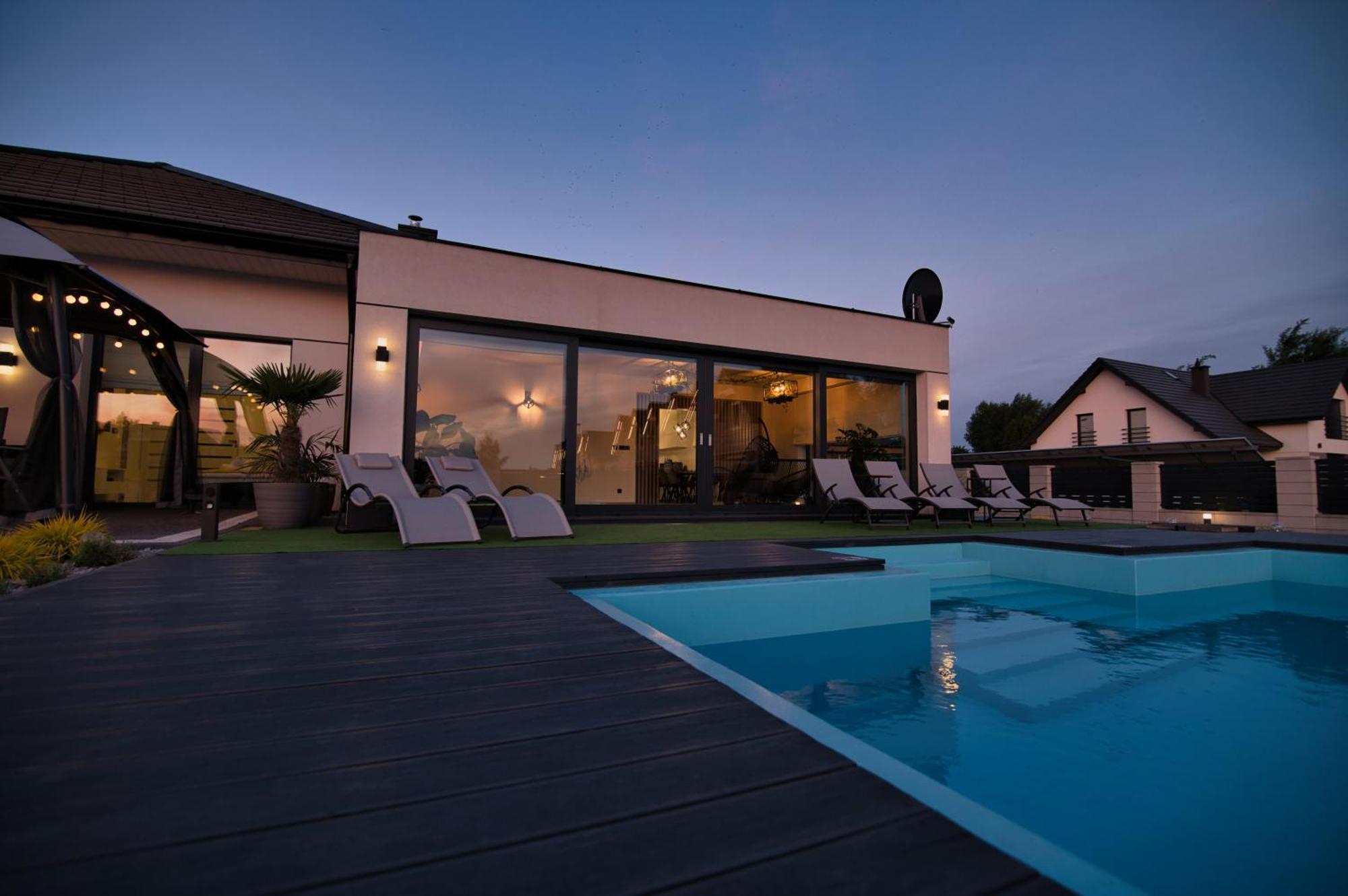 Dom Z Basenem I Jacuzzi Do 10 Osob Zator Willa Luxhouse Экстерьер фото