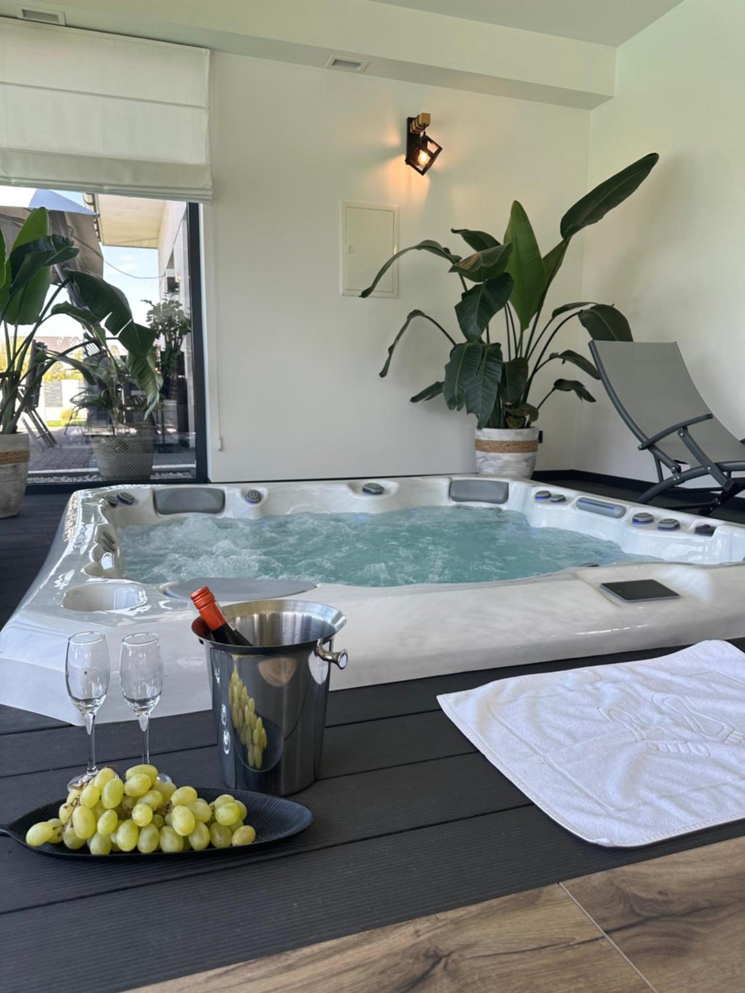 Dom Z Basenem I Jacuzzi Do 10 Osob Zator Willa Luxhouse Экстерьер фото